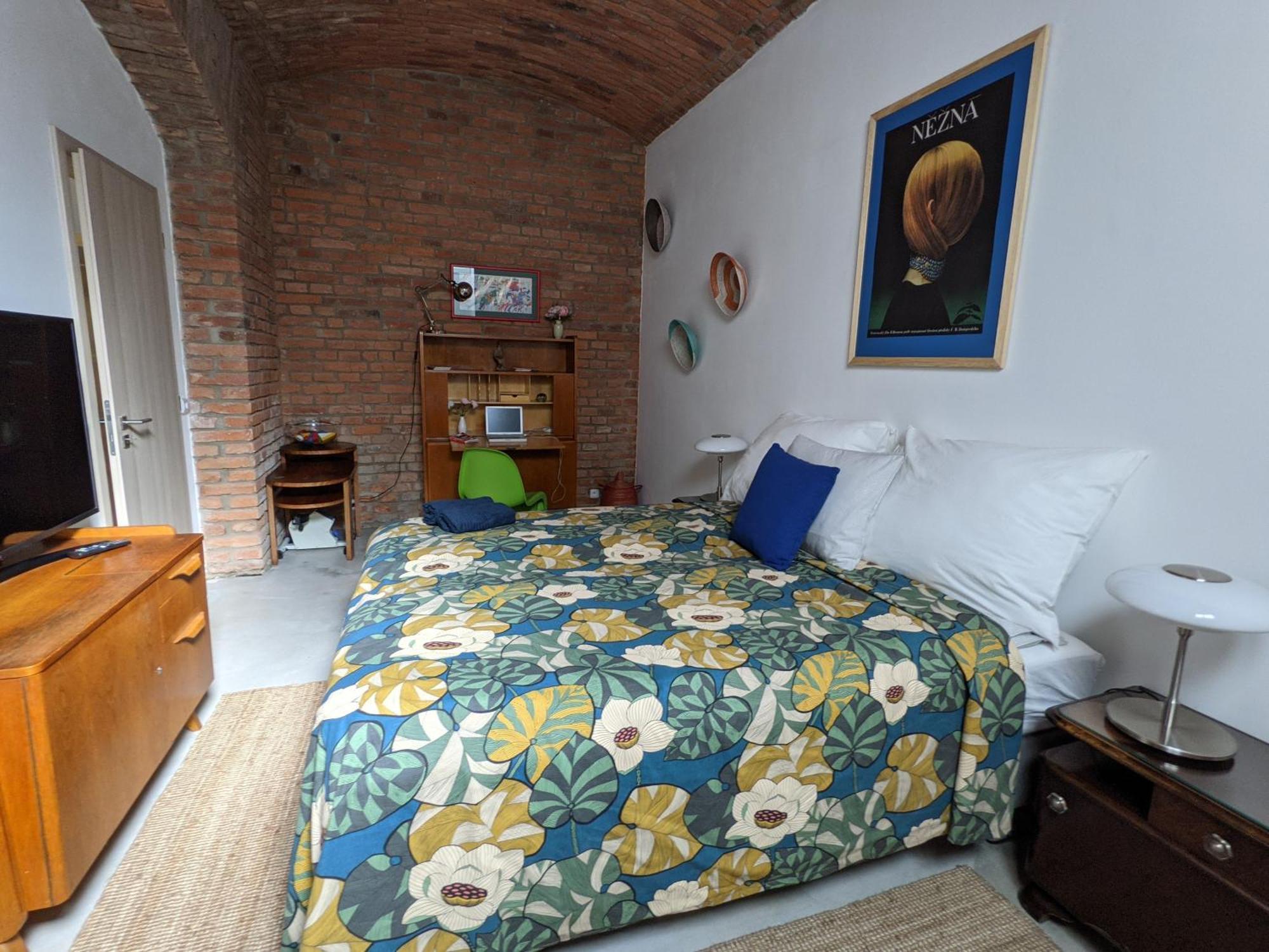Romantic And Atypical Apartments In Prague'S Montmartre Exterior photo